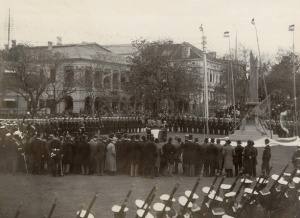 Unveiling of the memorial, 21 November 1898